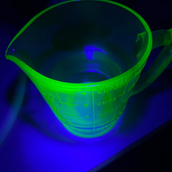 Vintage Hazel Atlas Green Measuring Cup Uranium Glass Green Vaseline Glowing Kitchen Utensil