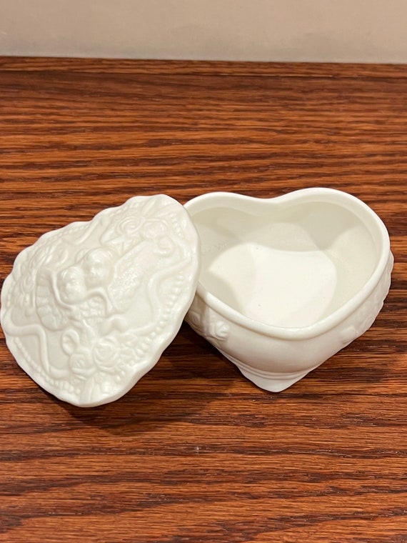 Enchanting White Ceramic Heart Cherub Cupid Jewel… - image 5