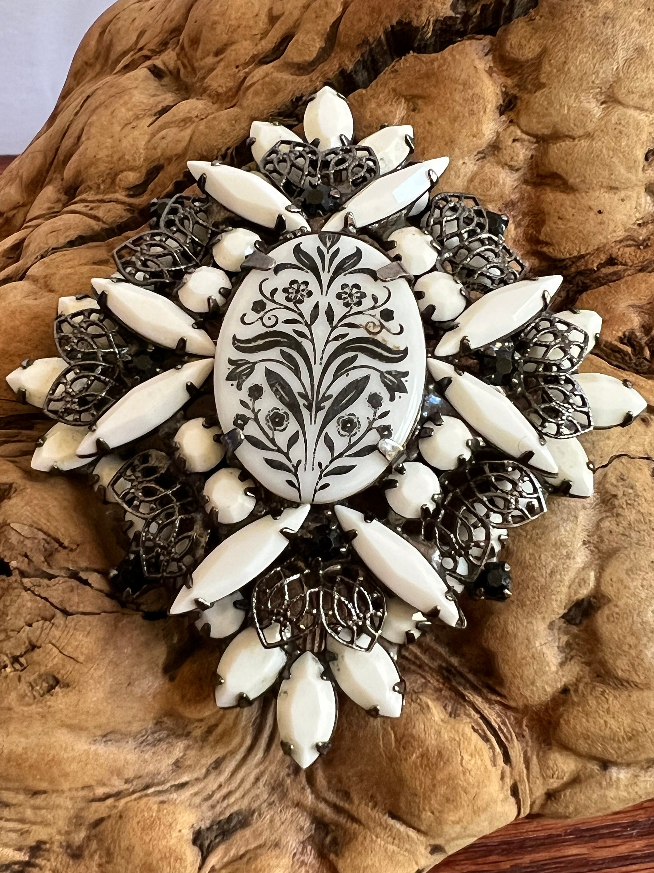 Victorian Cut Steel Brooch（ヴィクトリアン カットスチール