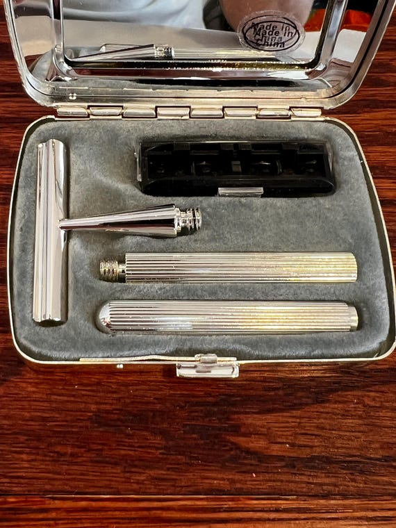 Vintage Men's Travel Shaving Kit – Classic Silver-toned Mirrored