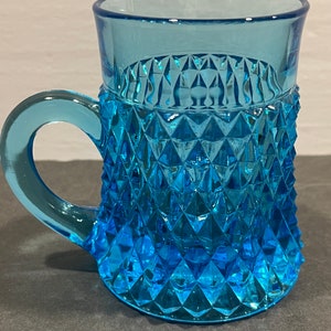 Taza vintage azul india con punta de diamante y punta azul real - Elegante taza de vidrio azul eléctrico estilo vintage para una mesa elegante