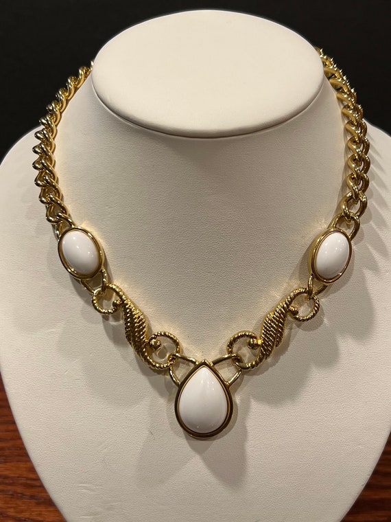 Vintage Trifari White Cabochon Gold Tone Necklace 