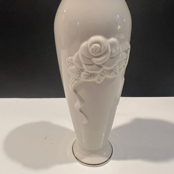 Exquisite Vintage Lenox Rose Porcelain Bud Vase - Blossom Design with Elegant Gold Rim - Timeless Floral Decor Piece