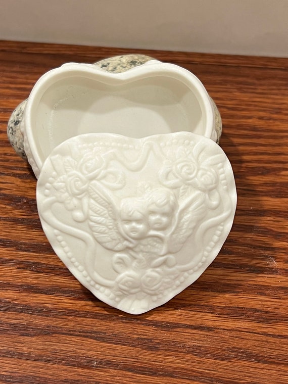 Enchanting White Ceramic Heart Cherub Cupid Jewel… - image 9