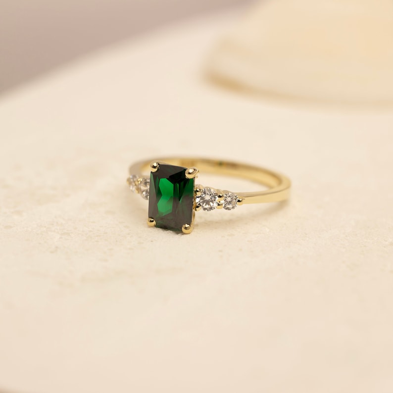 14k Gold Octagon Cut Emerald Ring 18k Emerald Engagement Ring Solid Gold Ring Engagement Gift For Her Ring For Mom Mothers Day imagem 6