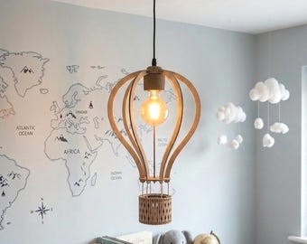Lámpara de araña de madera artesanal con forma de globo aerostático – Lámpara colgante bohemia para dormitorio infantil – Lámpara artesanal de Francia (Auvernia)
