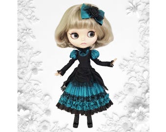 Completo Blythe Obitsu Pullip in stile gotico burlesque vittoriano, composto da giacca, gonna e fiocco per capelli neri e blu petrolio, realizzato a mano.