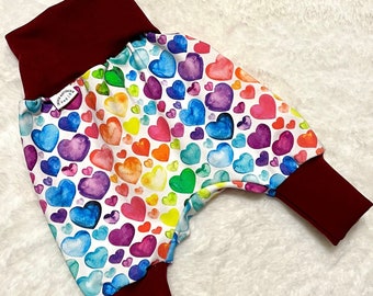 Pumphose 44-122 Herzen Regenbogen | Pumphose Aquarell Herzen | Hose Kinder Frühchen | Baby Mädchen Junge | Mitwachshose |Geschenk Geburt