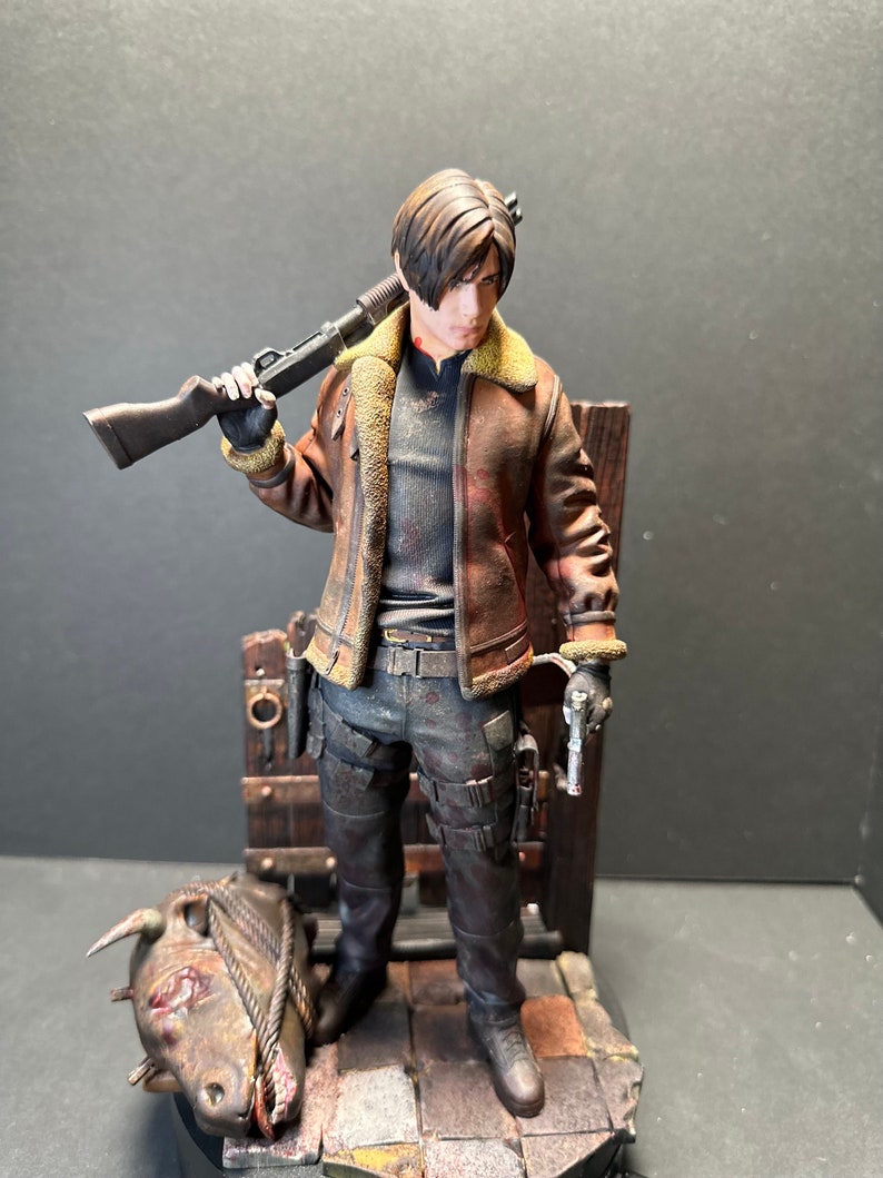 Leon Highly Detailed Figure image 7