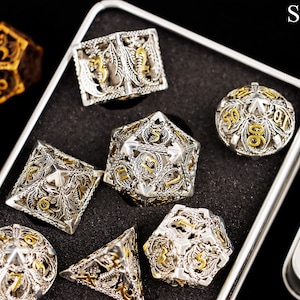 Hollow dargon metal dnd dice set for role playing games , Metal dungeons and dragons dice set dnd , Metal polyhedral rpg d&d dice set Silver Dice Set