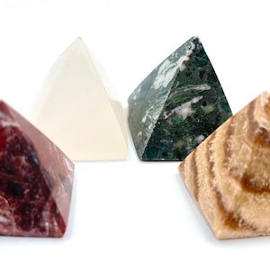 Briljante natuurlijke steenmix met de hand gemaakt kleine piramide uit Pakistan. Maat en afmetingen; 1,3 x 1,2 x 1,2 inch decoratie B