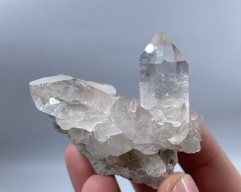 92.20g natürlicher Zwillings Quarz Kristall auf Matrix aus Skardu Pakistan.