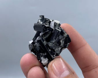 55.44g natürlicher Schwarzer Turmalin Kristall mit Kombinationsfeldspat, Nord-Skardu-Tal Pakistan
