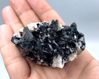 98.65g natürlicher Schwarzer Turmalin-Kristall mit Kombinationsfeldspat , Nord-Skardu-Tal Pakistan