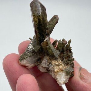 Perfect terminated 31 gram chlorine Quartz crystal from Baluchistan Pakistan