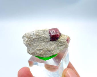 Roter Almandin Granat Specimen mit Feldspat, Pakistan
