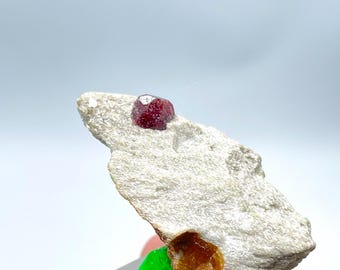 Roter Almandin Granat Specimen mit Feldspat - Pakistan Mineral