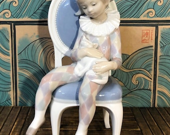 リヤドロ 若い道化師 Warrior boy Sculpture. White. Limited Edition