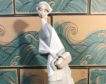 Very Rare 1049 GIRL with BASKET LLADRO