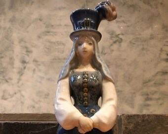 Very Rare 1157 WOMAN TRADITIONAL DRESS Lladro