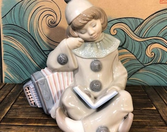 1178 GIRL with ACCORDION LLADRO