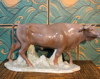 1063 BULL w/HEAD Up LLADRO