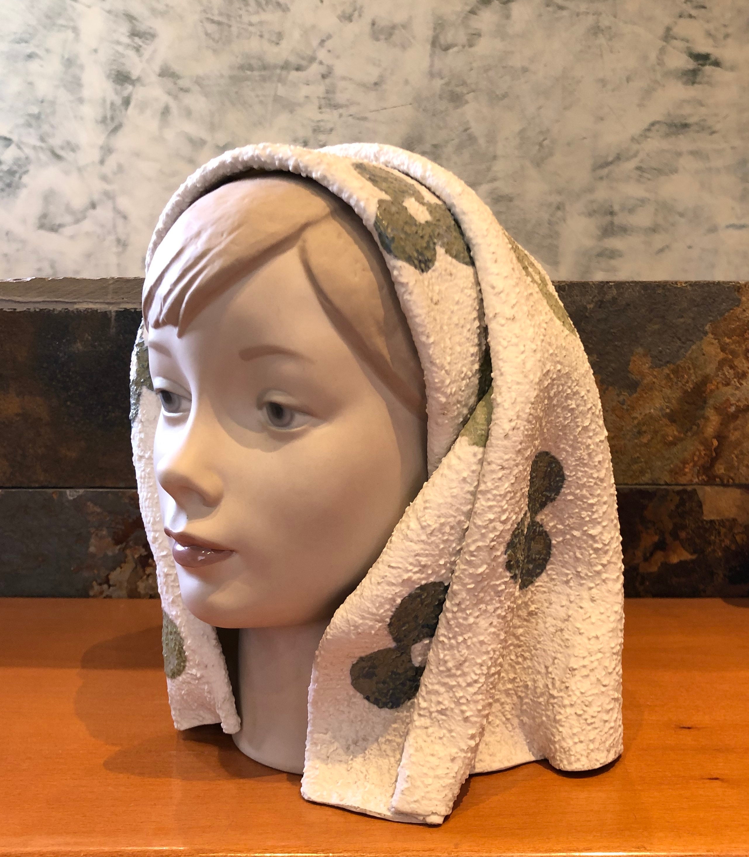 ★専用　lladro リヤドロ woman with scarf 5024 ☆専用 lladro リヤドロ woman with scarf 5024 Lady with Shawl