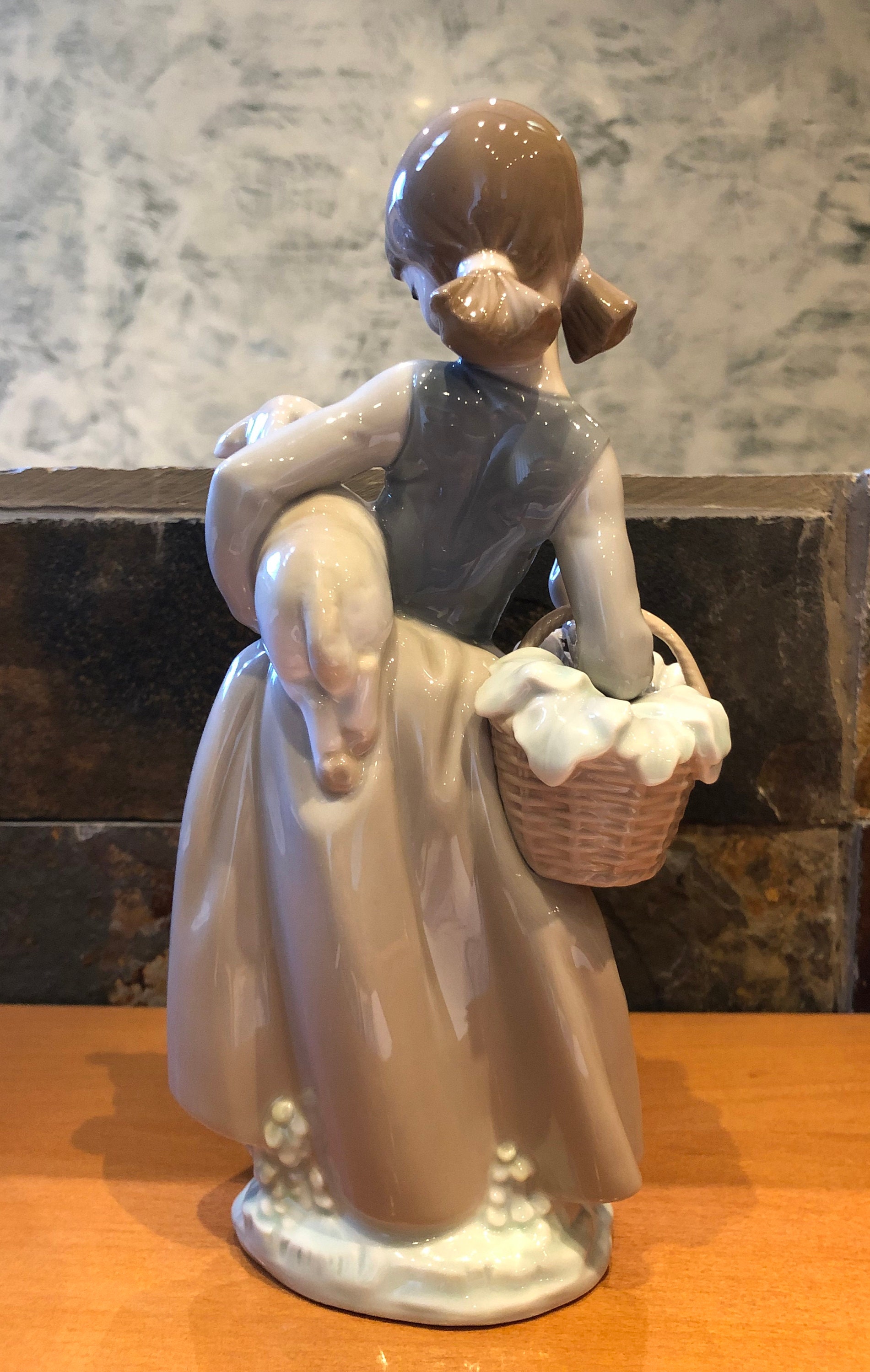 4835 GIRL With LAMB LLADRÓ - Etsy