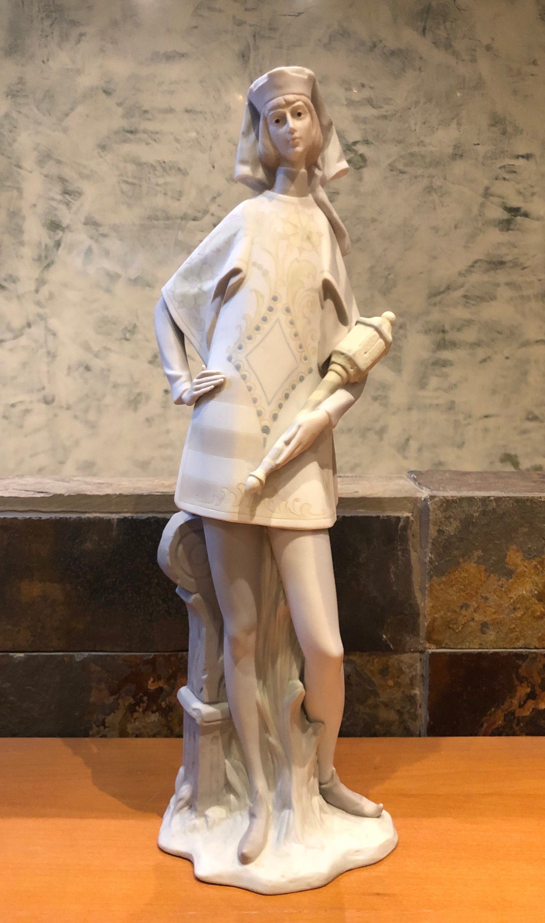 RARE 1076 COURT JESTER Lladro