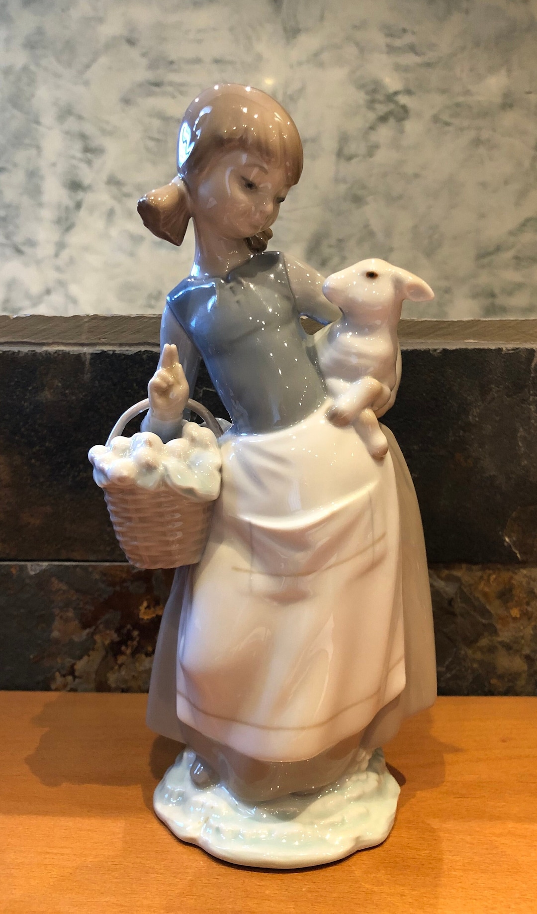 4835 GIRL With LAMB LLADRÓ - Etsy