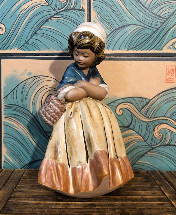 2093 GIRL With CROSSED ARMS Lladró - Etsy Canada