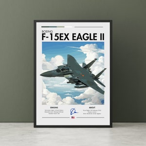 Puede incluir: Un póster con un avión de combate F-15EX Eagle II gris volando en un cielo azul con nubes blancas. El póster tiene el texto "BOEING F-15EX EAGLE II" en la parte superior e información sobre los orígenes y las especificaciones del avión en la parte inferior.