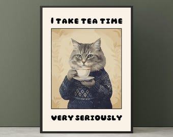 Puede incluir: Una impresión enmarcada con una ilustración de un gato con un suéter azul, sosteniendo una taza de té. El texto dice "I TAKE TEA TIME" arriba y "VERY SERIOUSLY" abajo. El fondo es beige con un diseño floral.