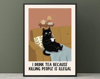 Puede incluir: Un póster enmarcado que muestra un gato negro relajándose en un sofá, sosteniendo una taza de té. El gato tiene ojos amarillos y una taza blanca. El texto es: "I DRINK TEA BECAUSE KILLING PEOPLE IS ILLEGAL."