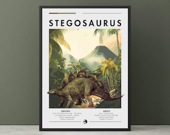 Op de afbeelding: Een ingelijste print met een illustratie van een Stegosaurus in een prehistorisch landschap. Het kunstwerk bevat de naam van de dinosaurus, zijn oorsprong en feiten. De achtergrond toont een weelderige jungle met een vulkaan. De print zit in een zwarte lijst.