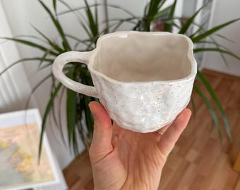 Mug en céramique fait main, poignée rose, poterie unique