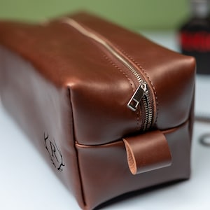 Personalized Leather Toiletry Bag, Engraving Men's Travel Dopp Kit, Personalized Groomsmen gift, Husband, Father, gifts for Dad