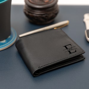 Portefeuille RFID en cuir personnalisé, portefeuille personnalisé en cuir véritable gravé, cadeau d'anniversaire pour lui, homme, père, papa, mari, petit ami Black