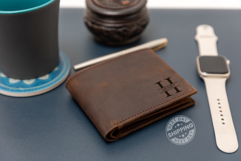 Portefeuille RFID en cuir personnalisé, portefeuille personnalisé en cuir véritable gravé, cadeau d'anniversaire pour lui, homme, père, papa, mari, petit ami Dark Brown