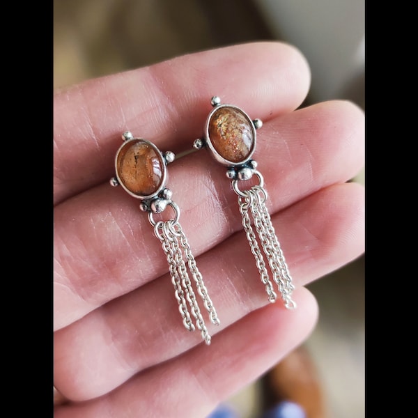 Boucles d'oreilles argent 925 et pierres de soleil avec chaînettes