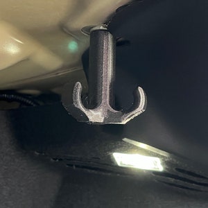 Tesla Model 3 Haken für Kofferraum Tesla Model 3 Kofferraum Haken Trunk Hook Bild 2