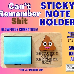 Könnte beinhalten: Ein hölzerner Haftnotizhalter mit einem Kack-Emoji-Design. Der Halter ist 17,8 cm x 10,2 cm groß und mit Glowforge kompatibel. Der Text auf dem Halter lautet "Weil ich mich nicht an Scheiße erinnern kann!"