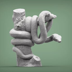 Peut inclure: Sculpture détaillée d'un serpent enroulé autour d'une souche d'arbre. Le serpent est gris clair avec des écailles texturées, et la souche est également gris clair avec des détails sculptés. Le fond est vert uni.