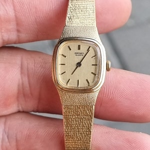 Beautiful Vintage 1984 SEIKO 2C20-5770 Gold Tone Women's Minimalist Quartz Watch