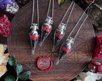 Hecate Spell Jar Necklace – Goddess of Witchcraft, Crossroads & the Unseen Realms