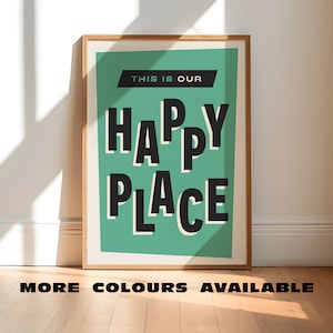 Unser fröhlicher Ort | Retro Wall Art Print | Ungerahmt Inspirierendes Zitat Poster | Modernes Kunstwerk | Typografisches Design | Geschenk