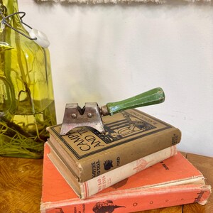 Vintage Mid Century Eversharp Knife Sharpener w/Green Wooden Handle; Retro Kitchenalia; MCM Pull Through Knife Sharpener; Gift for Collector