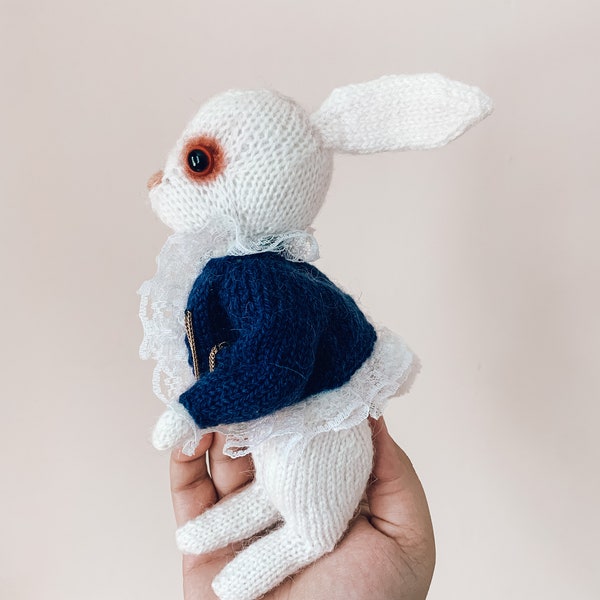 Alice in Wonderland: White rabbit