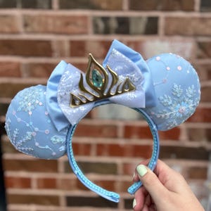 Disney Light Blue and Silver Snowflake Minnie Ears Headband with Veil s-l400.jpg main image 4
