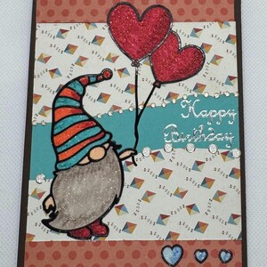 Carte de joyeux anniversaire nain avec des ballons coeurs scintillants fait main